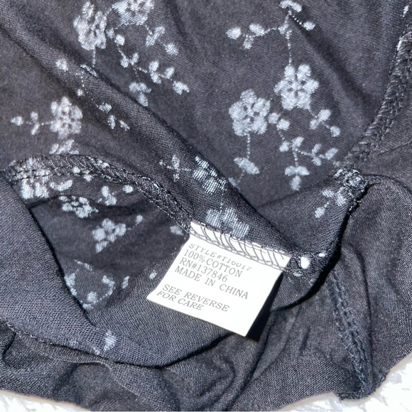 Nwt Roommates white Floral Top ruffle Bodysuit Size X-Large black v-neck button - Picture 10 of 10